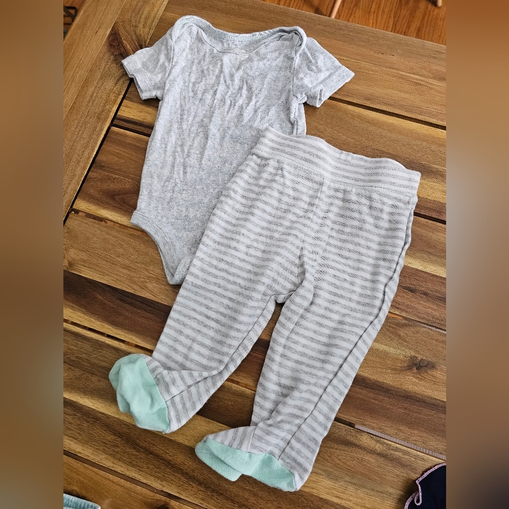 Cloud island gender neutral outfit 3-6 month